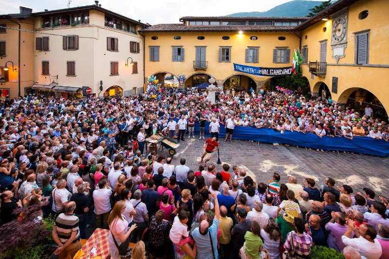 Val Gandino Egg Race